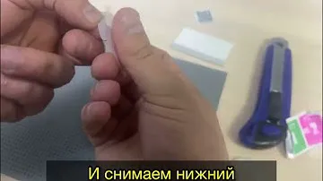Клеим гидрогелевую пленку на часы